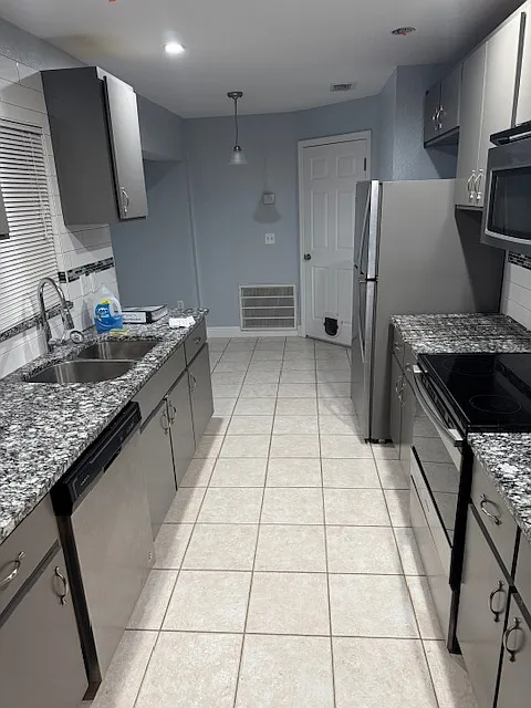 3 bed, 1207 sqft, $1,595 — Photo 3