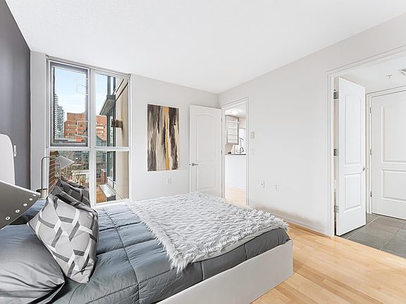 3rd image of 1068 Hornby St #808