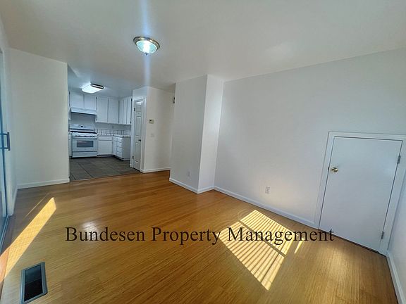 4th image of 725 Judith Ct