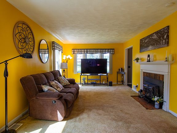 2nd image of 66 Woodside Ln