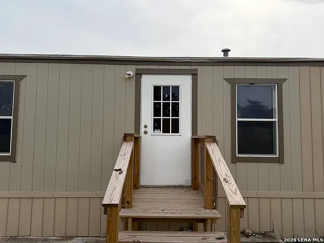 3 bed, 2.0 bath, 1064 sqft, $1,100 — Photo 2