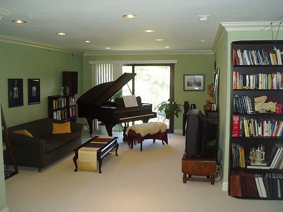 Open Living to Balcony 