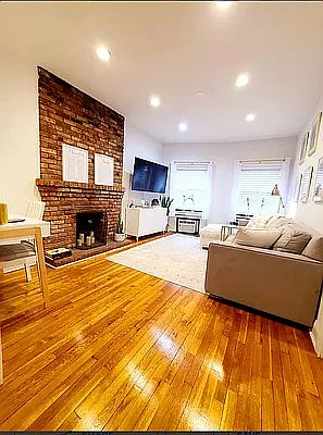 2nd image of 156 W 74th St #B