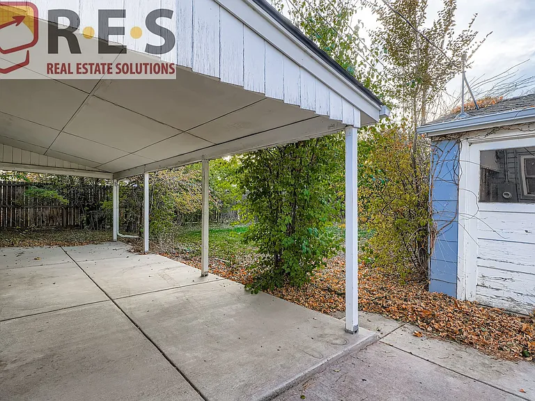 3201 S Holly St — Photo 16