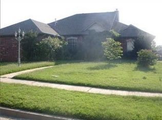 17301 Platinum Ln, Edmond, OK 73012