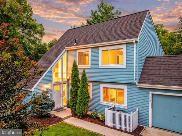 1444 Yellowwood Ct, Reston, VA 20190