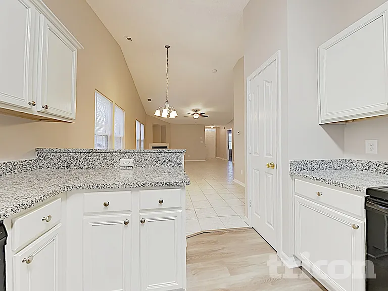 3010 Great Falls Dr — Photo 5