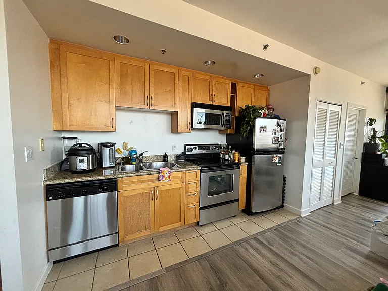 260 King St #1117 — Photo 2