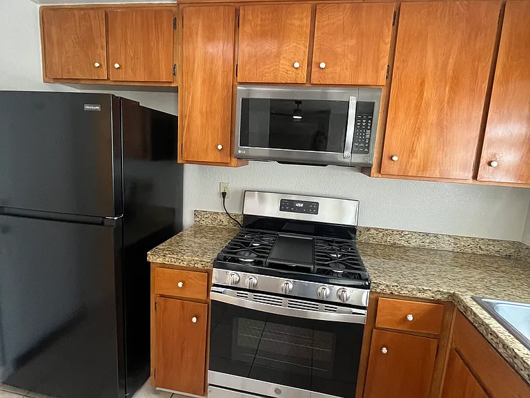 422 Ravenwood Ct — Photo 16