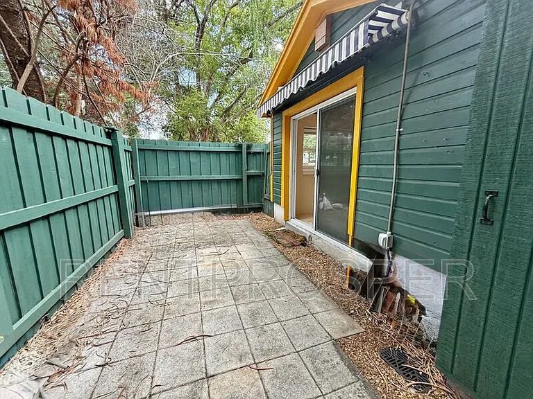 309 W 9th St — Photo 10