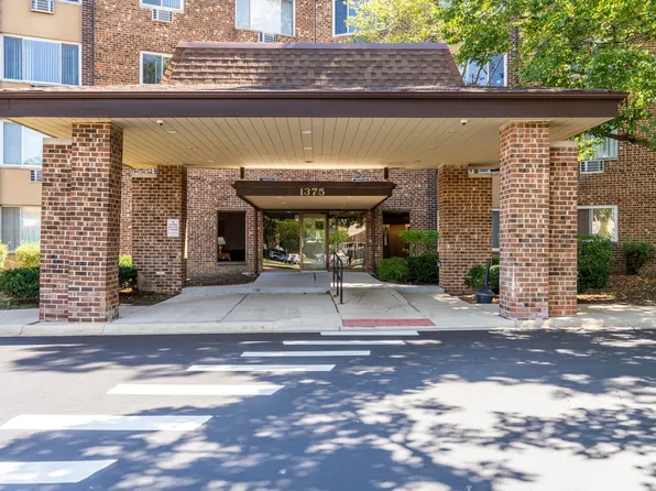 1375 Rebecca Dr APT 218, Hoffman Estates, IL 60169