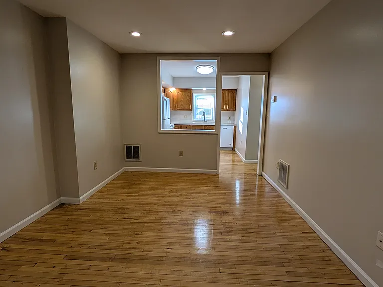 1516 Main St #6 — Photo 19