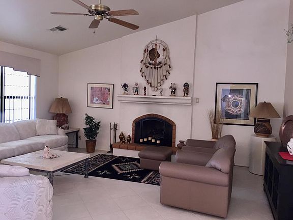3rd image of 2430 S Zinnia Cir