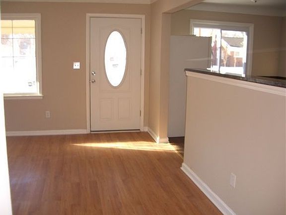 24640 Parklawn 036