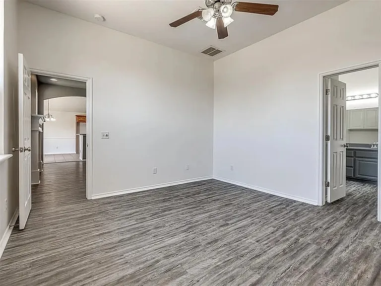 2505 Black Oaks Cir — Photo 12