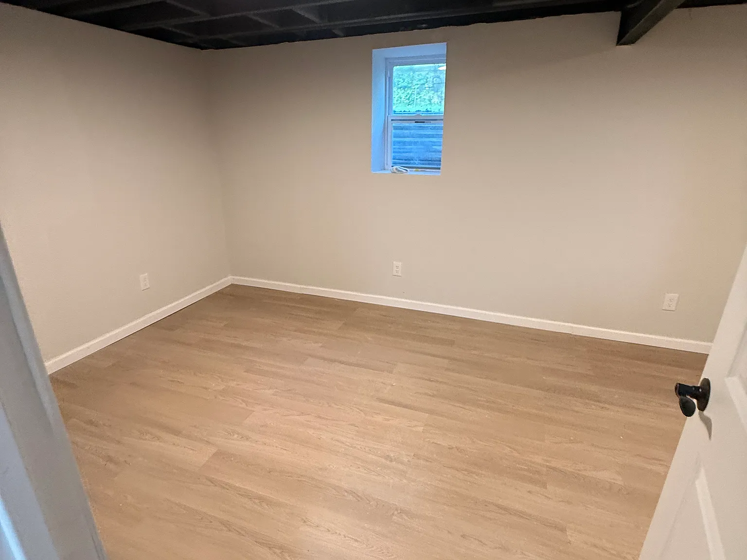 4 bed, 2.5 bath, 1960 sqft, $2,400 — Photo 3