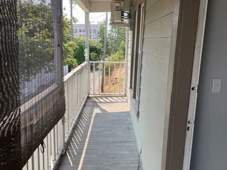 Farrah Apartments: 1 & 2 Bedroom Renovated Units — Photo 50