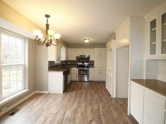 4th image of 2913 N Redmond Ct