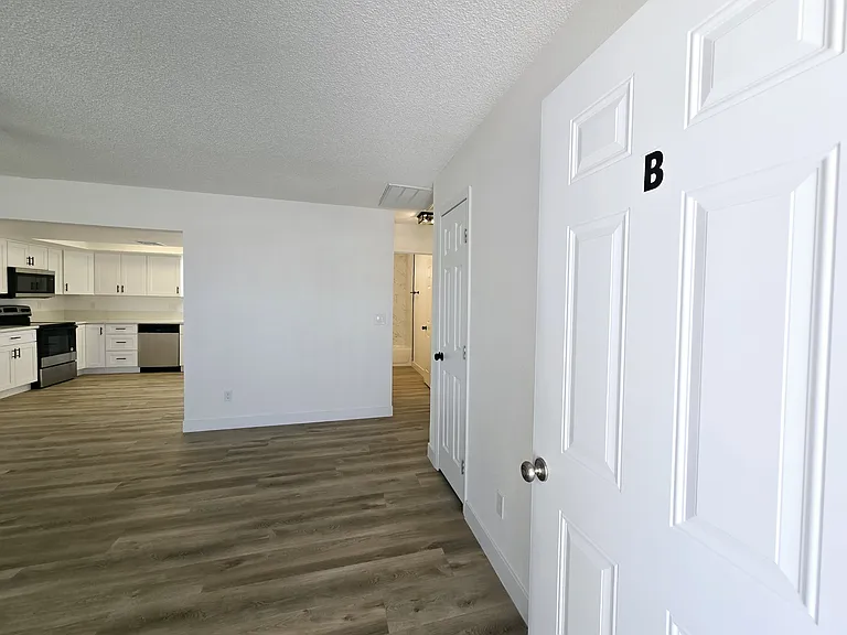 1083 E Calvada Blvd #B — Photo 4