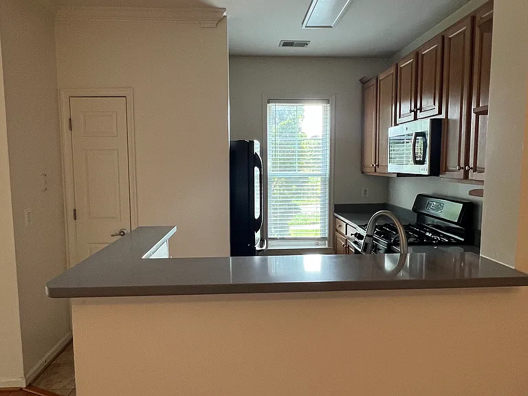3820 Lightfoot St #120 — Photo 7