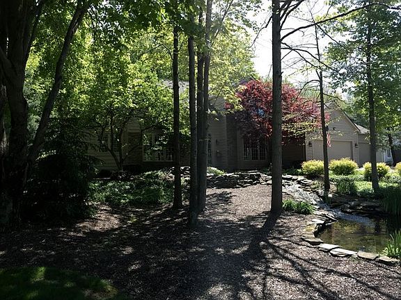 2nd image of 35640 Spicebush Ln