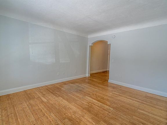 3rd image of 7610 Byron Ave Unit 2-7610-2