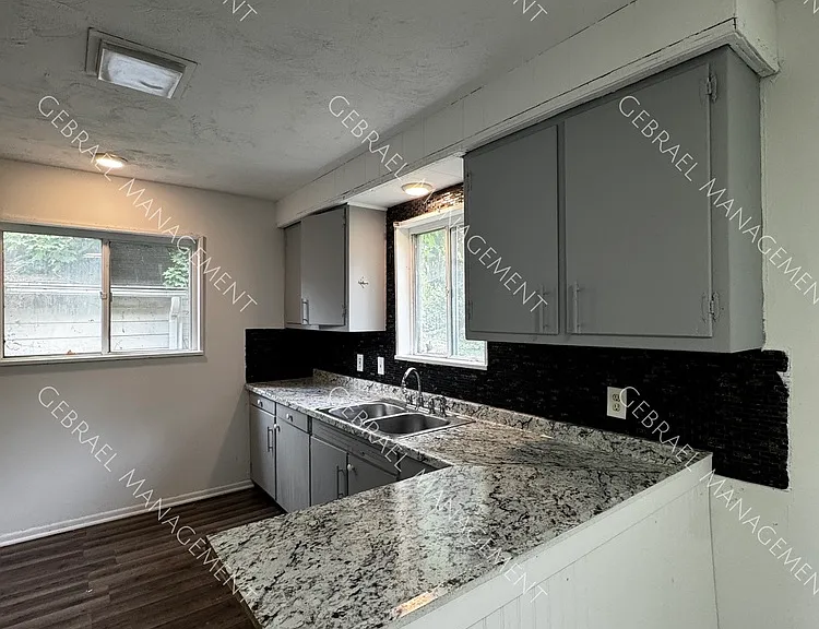 808 Chatham Dr — Photo 5