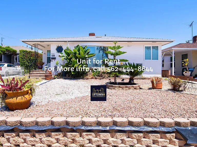 2216 W Harding Ave — Photo 2