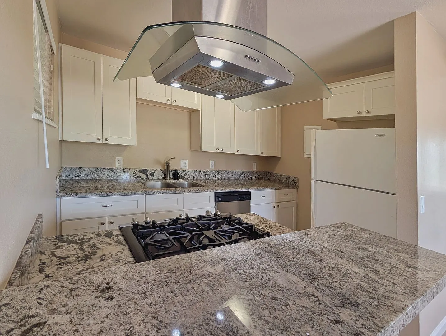 2040 Orange Ave — Photo 2