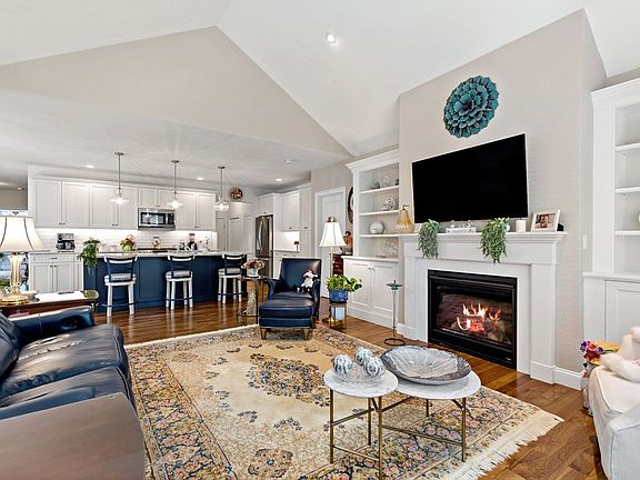 2nd image of 35 Mariners Way #35
