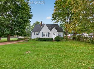 1421 Munson St, Burton, MI 48509
