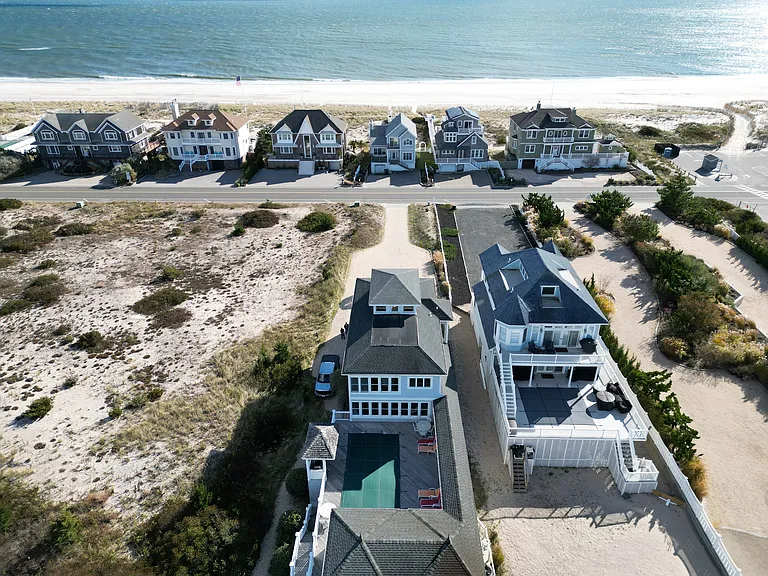 750 Dune Rd — Photo 1