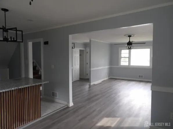 4 Kelly Ct, Mount Holly, NJ 08060
