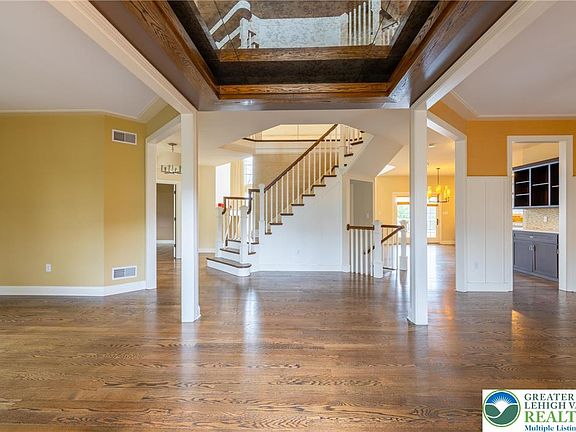 5th image of 8 Creek View Ct