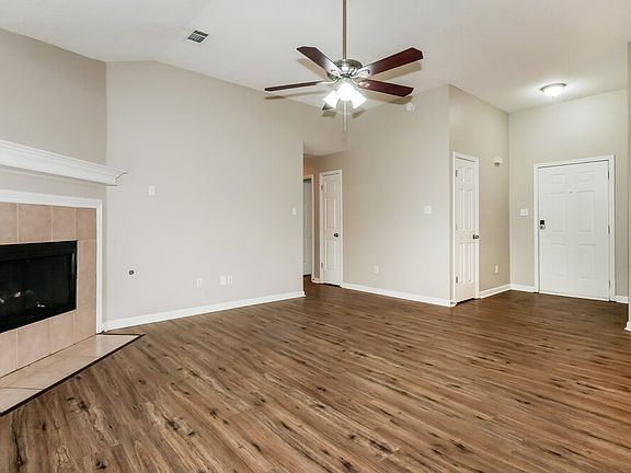 5th image of 120 Pinewood Dr