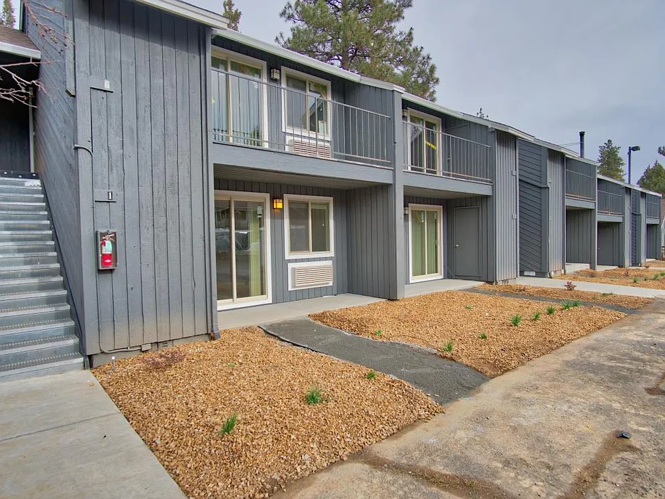 1302 NW Knoxville Blvd #203