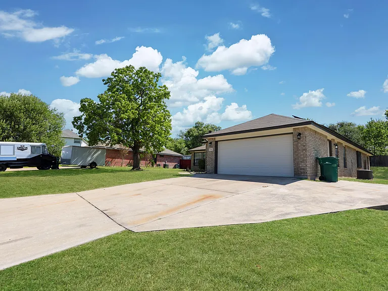 2305 Skipcha Dr — Photo 2