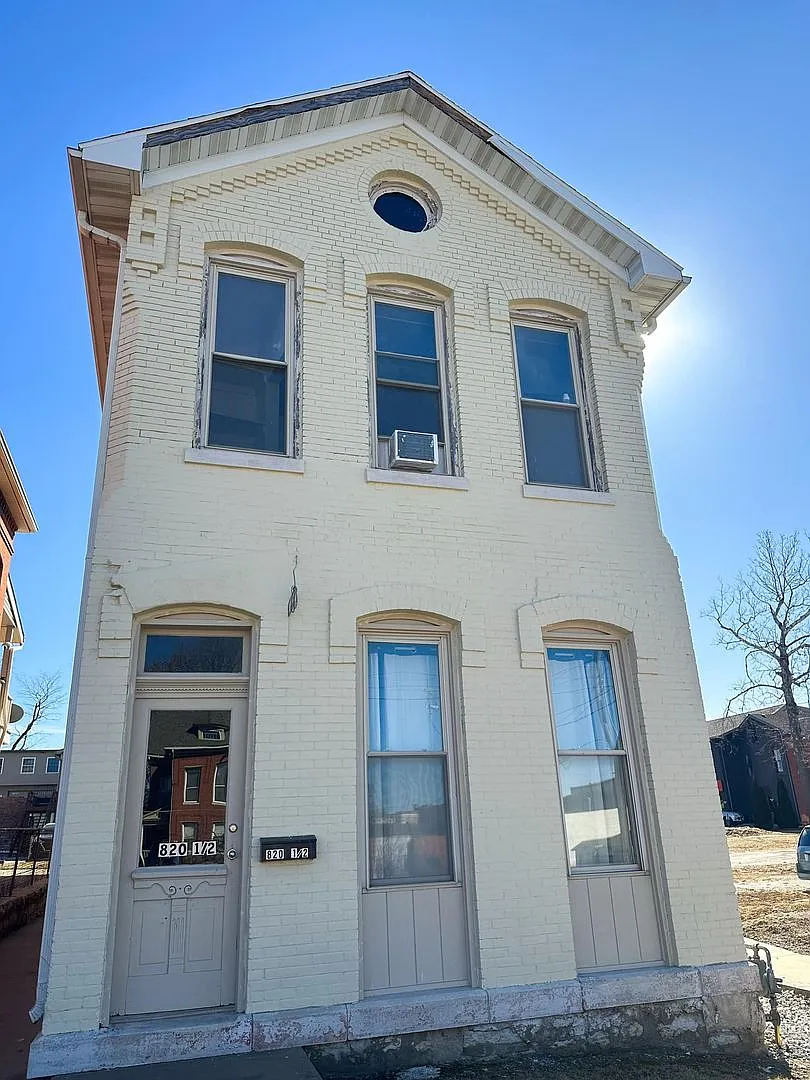 820 York St. — Photo 2