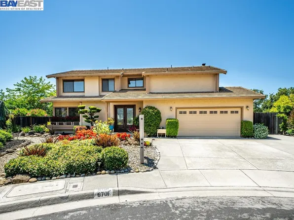6701 Bellhurst Ln, Castro Valley, CA 94552