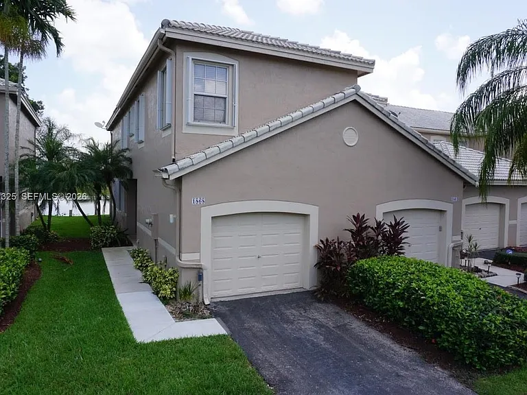 1868 Salerno Cir #1868 — Photo 3