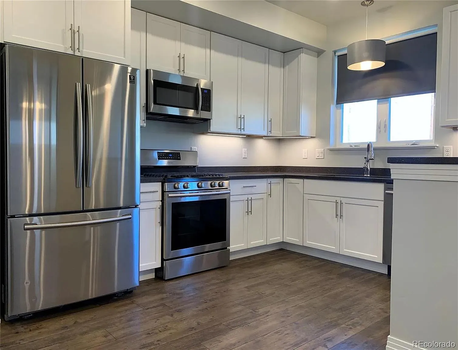3 bed, 2.5 bath, 1805 sqft, $2,400 — Photo 3