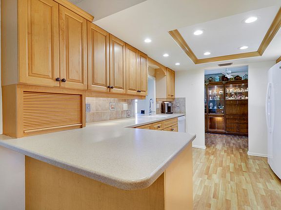 3rd image of 907 Prairie Road