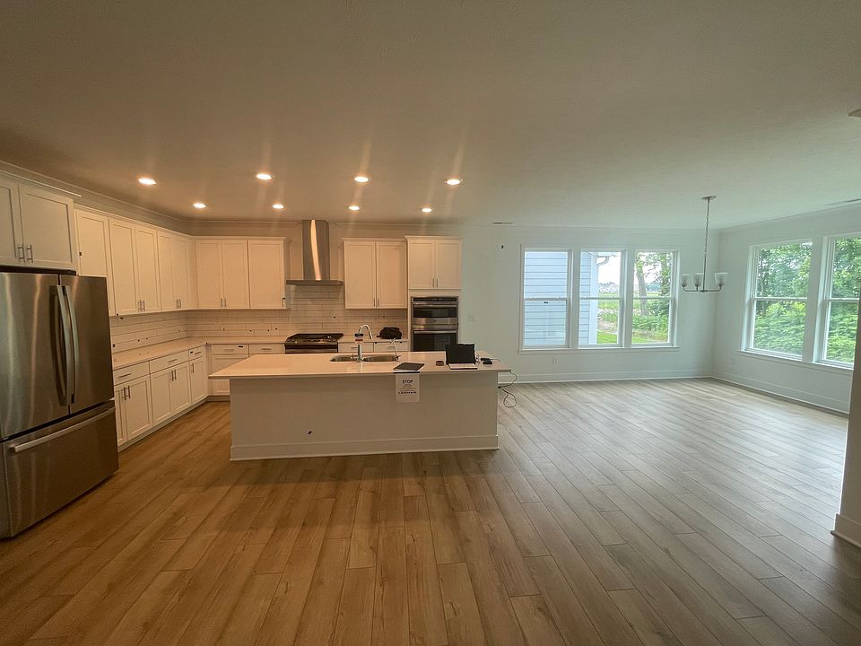 2nd image of 285 Cline St
