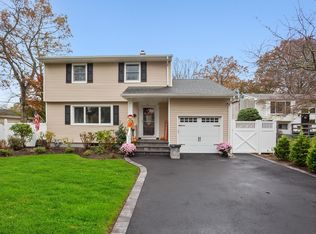 6 Crown St, Port Jefferson Station, NY 11776