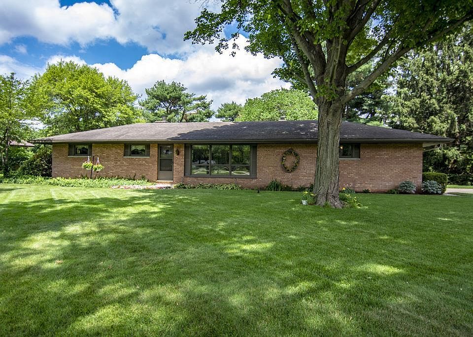 1st image of 27919 Woodard Ln
