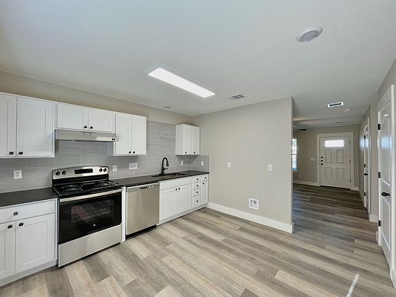 3rd image of 2012 Cedarhill Dr Unit A
