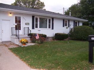 203 7th Ave SW, Independence, IA 50644