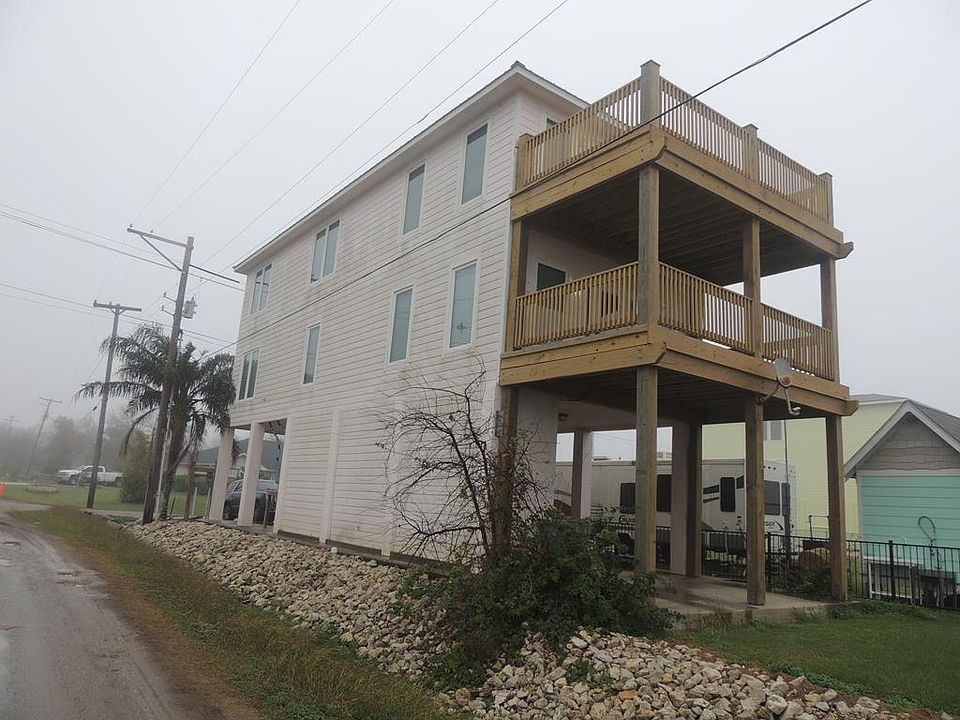 1st image of 202 E Bay Ave