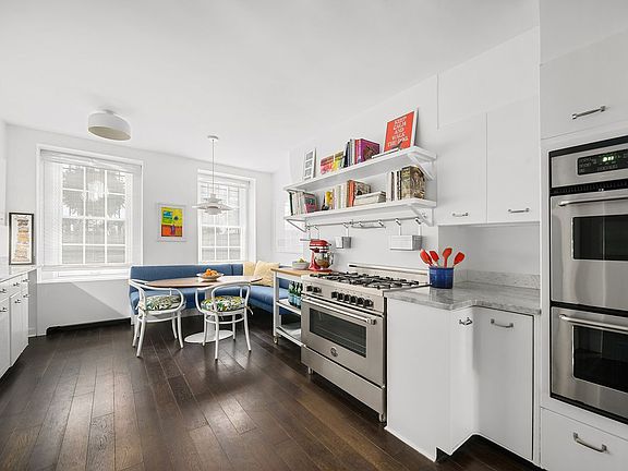 5th image of 158 E 81st St