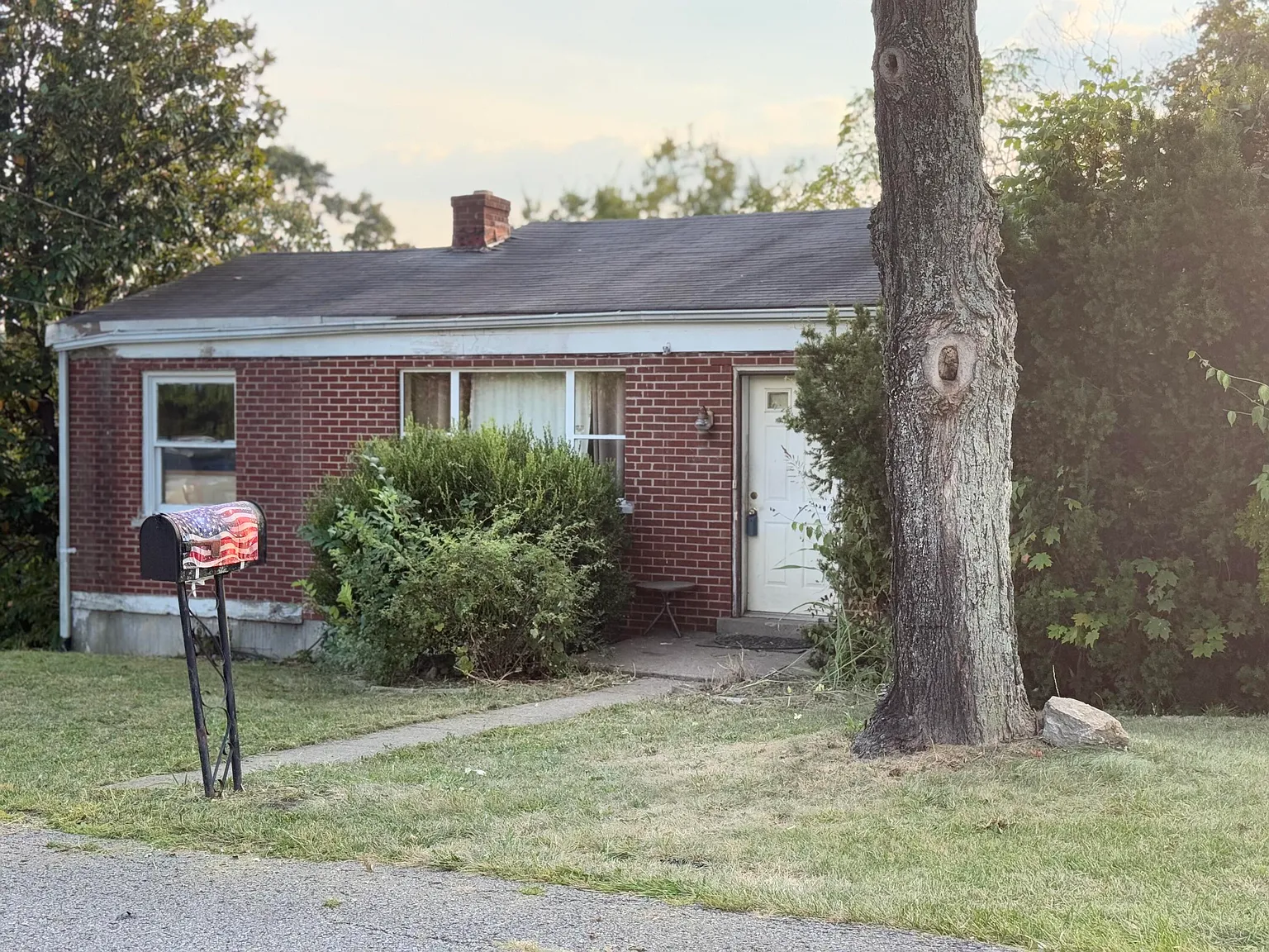 579 Valley View Dr photo 1